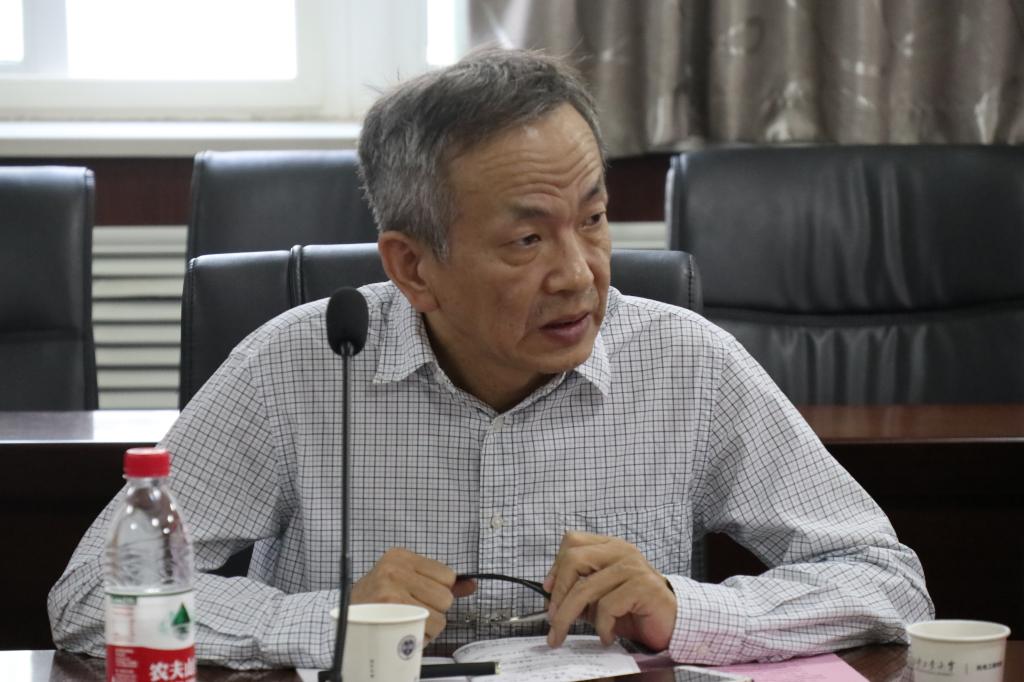 公司党委委员、副董事长刘卜参加申搏sunbet党委理论学习中心组（扩大）会议